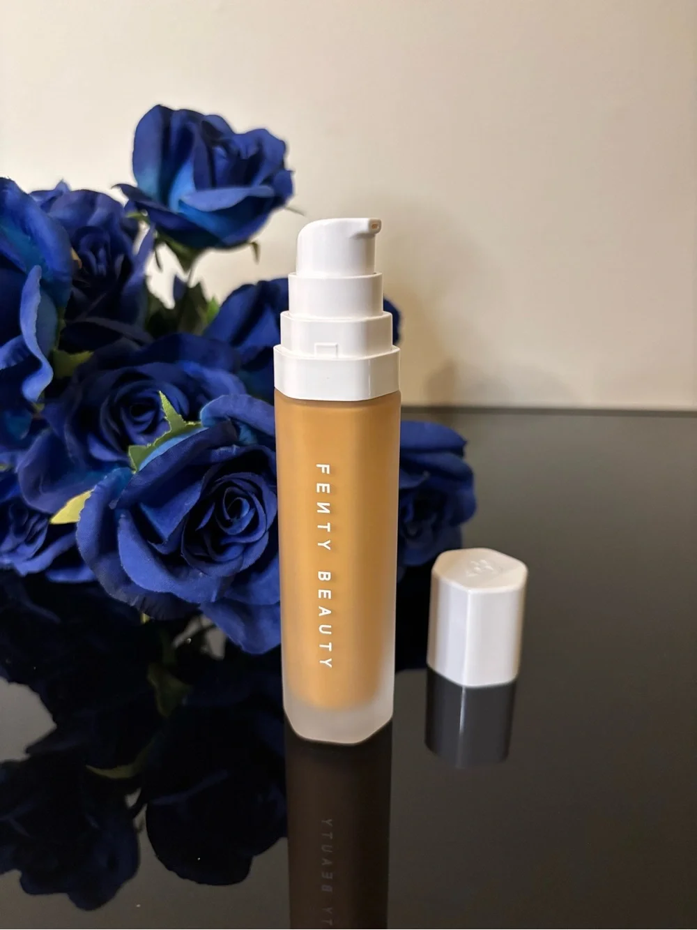 NWT Fenty Beauty Pro Filt'r Soft’Lit Foundation – 330 (Medium Warm Gold)